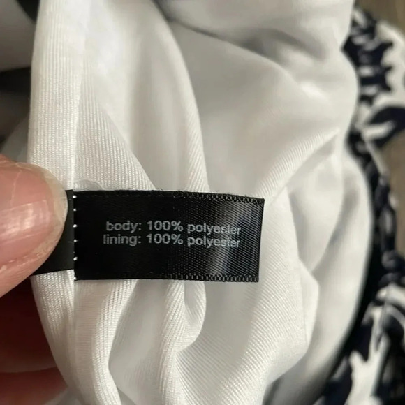 The Limited stretch wrap mini skirt White w/ navy floral print Women’s size 10 - Picture 12 of 13